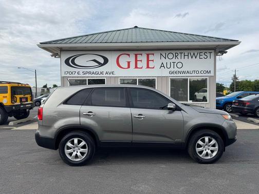 Titanium Silver 2011 Kia Sorento LX