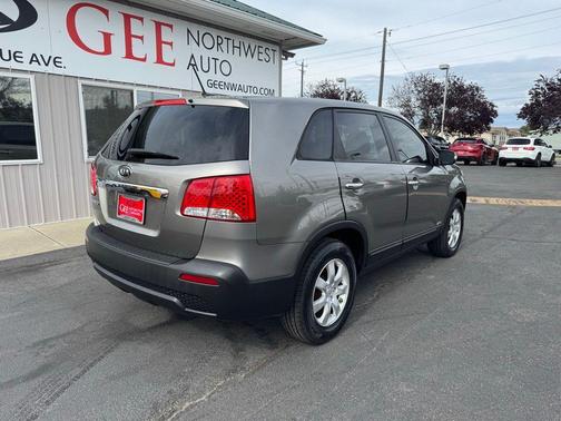 Titanium Silver 2011 Kia Sorento LX