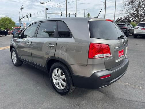 Titanium Silver 2011 Kia Sorento LX