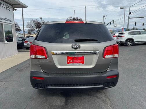 Titanium Silver 2011 Kia Sorento LX
