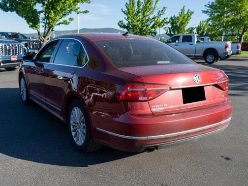 2016 Volkswagen Passat 1.8T SE w/Technology