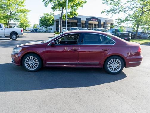2016 Volkswagen Passat 1.8T SE w/Technology