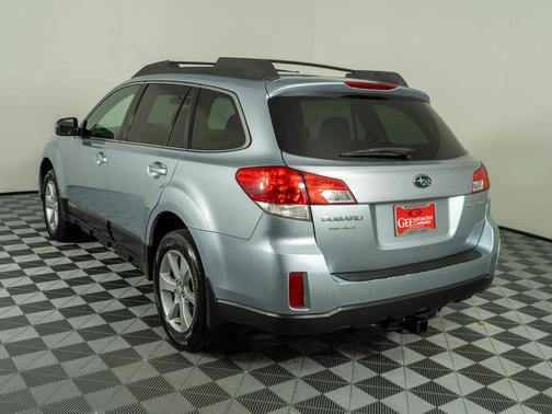 Ice Silver Metallic 2013 Subaru Outback 2.5i Premium