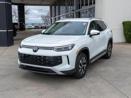 Pure White 2025 Volkswagen Tiguan 2.0T S