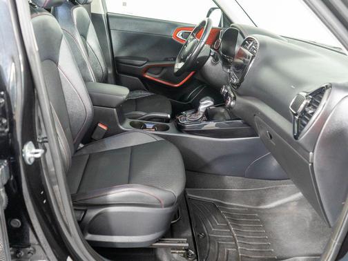 Fusion Orange 2023 Kia Soul GT-Line 2.0L