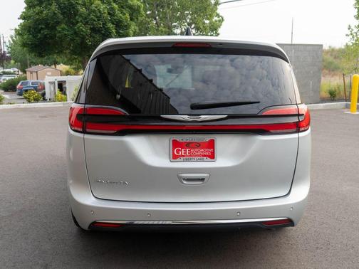Silver Mist Clearcoat 2024 Chrysler Pacifica Touring-L