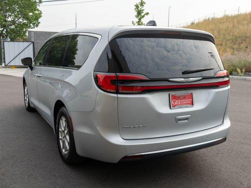 Silver Mist Clearcoat 2024 Chrysler Pacifica Touring-L