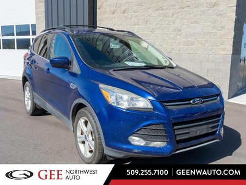 Blue 2015 Ford Escape SE