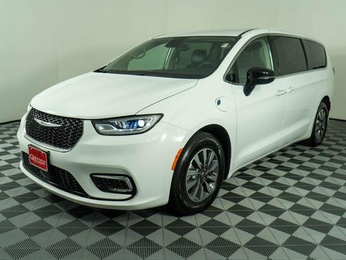 2024 Chrysler Pacifica Hybrid Select