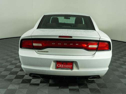 Bright White Clearcoat 2014 Dodge Charger SE