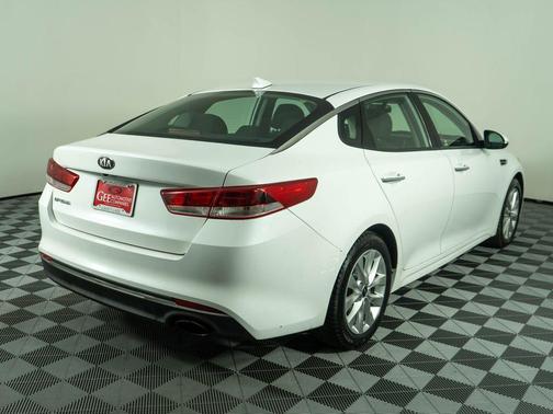 Snow White Pearl 2017 Kia Optima LX