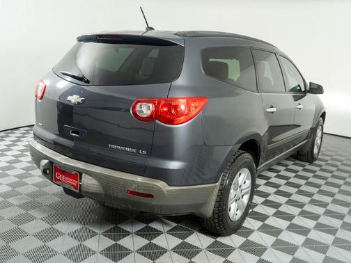 Cyber Gray Metallic 2011 Chevrolet Traverse LS