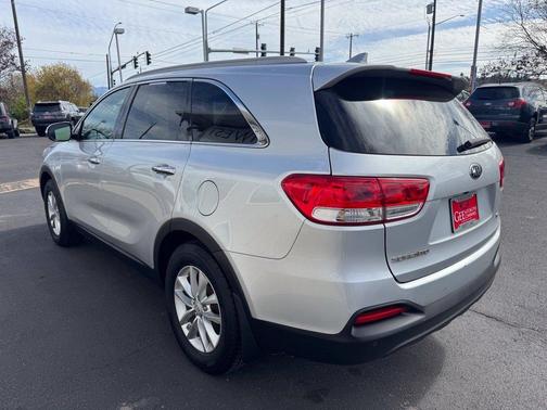 Sparkling Silver 2016 Kia Sorento LX