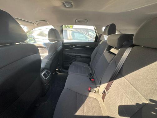 Sparkling Silver 2016 Kia Sorento LX