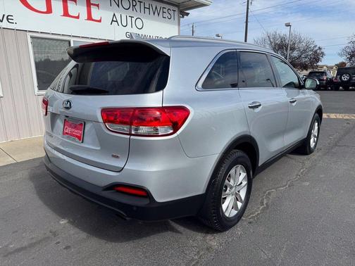 Sparkling Silver 2016 Kia Sorento LX