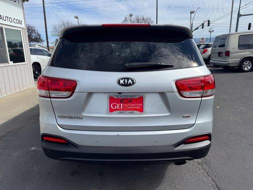 Sparkling Silver 2016 Kia Sorento LX