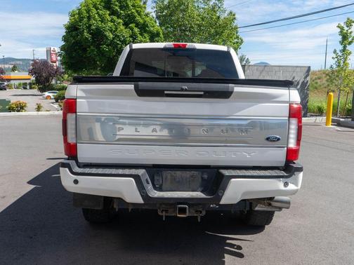 White 2017 Ford F-350 Platinum