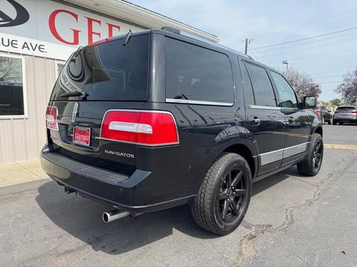 Black 2010 Lincoln Navigator Base