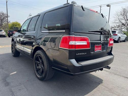 Black 2010 Lincoln Navigator Base