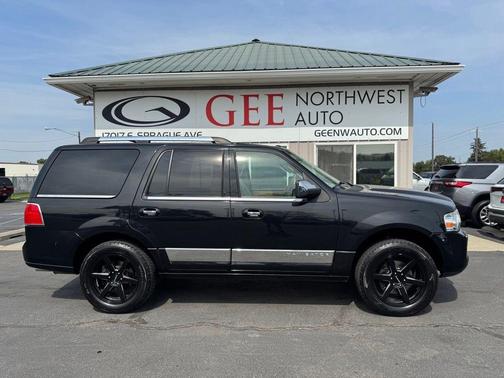 Black 2010 Lincoln Navigator Base