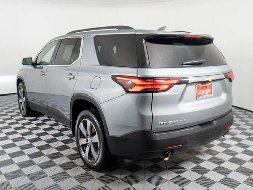 Sterling Gray Metallic 2023 Chevrolet Traverse LT Leather