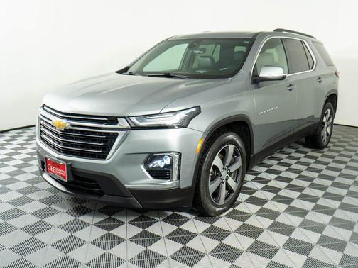 Sterling Gray Metallic 2023 Chevrolet Traverse LT Leather