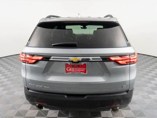 Sterling Gray Metallic 2023 Chevrolet Traverse LT Leather