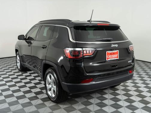 Diamond Black 2018 Jeep Compass Latitude