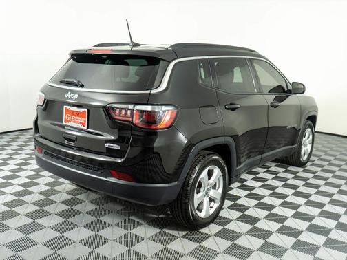 Diamond Black 2018 Jeep Compass Latitude