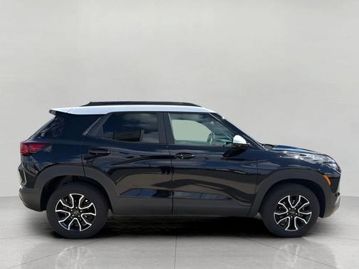 Mosaic Black Metallic 2025 Chevrolet Trailblazer ACTIV