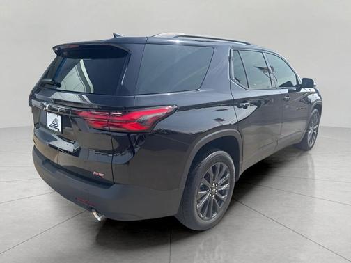 Mosaic Black Metallic 2023 Chevrolet Traverse RS