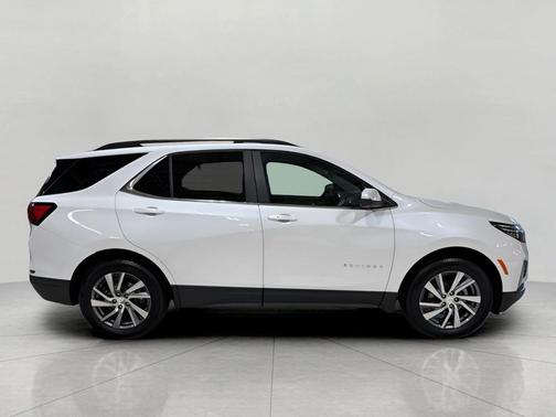 Iridescent Pearl Tricoat 2023 Chevrolet Equinox 1LT