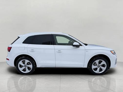 2022 Audi Q5 45 S line Prestige