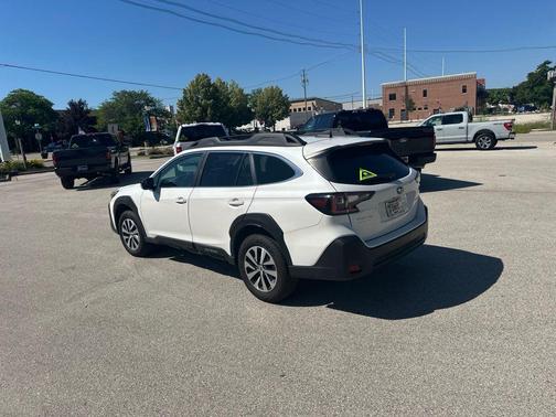 Crystal White Pearl 2025 Subaru Outback Premium
