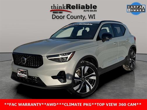 2024 Volvo XC40 B5 Ultimate Dark Theme