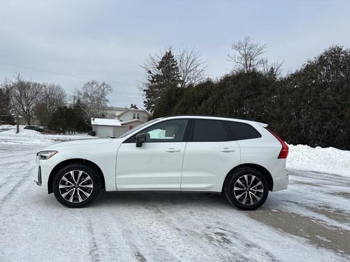 2025 Volvo XC60 B5 Plus