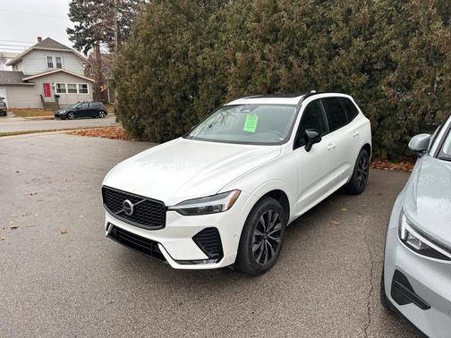 2025 Volvo XC60 B5 Plus