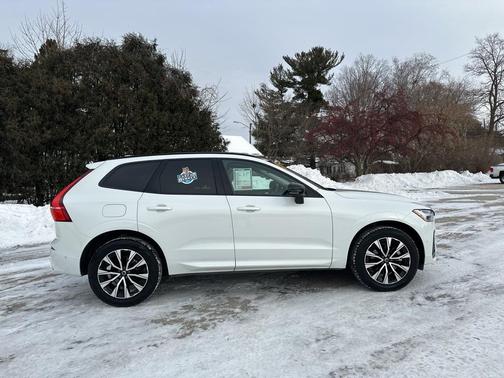 2025 Volvo XC60 B5 Plus