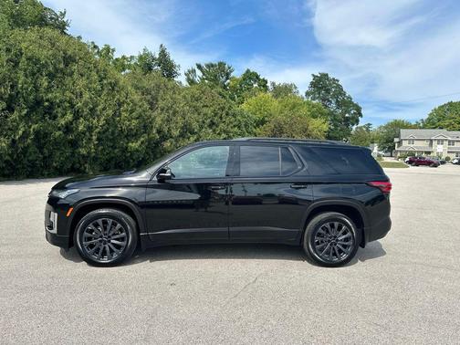 Mosaic Black Metallic 2023 Chevrolet Traverse RS