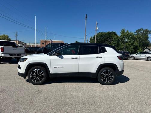 Bright White Clearcoat 2024 Jeep Compass Limited