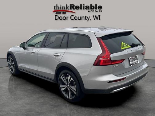 2025 Volvo V60 Cross Country Plus, B5 AWD Gas (mild hybrid)