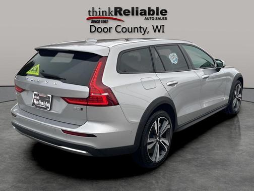 2025 Volvo V60 Cross Country Plus, B5 AWD Gas (mild hybrid)