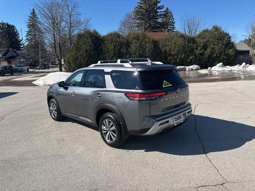 2025 Nissan Pathfinder SL 4WD