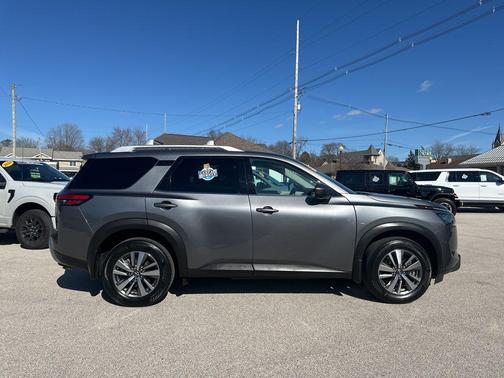 2025 Nissan Pathfinder SL 4WD