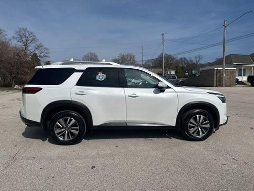 Everest White Pearl Tricoat 2025 Nissan Pathfinder SL 4WD