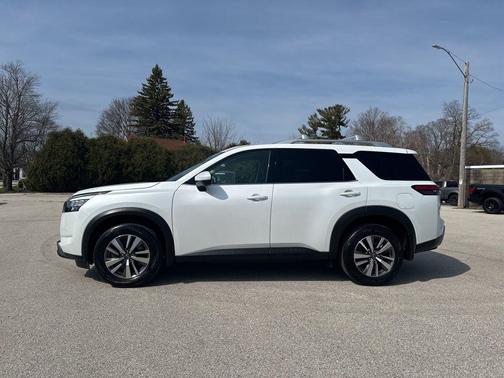 Everest White Pearl Tricoat 2025 Nissan Pathfinder SL 4WD