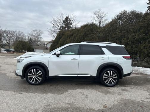 2025 Nissan Pathfinder Platinum 4WD