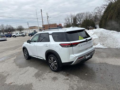 2025 Nissan Pathfinder Platinum 4WD
