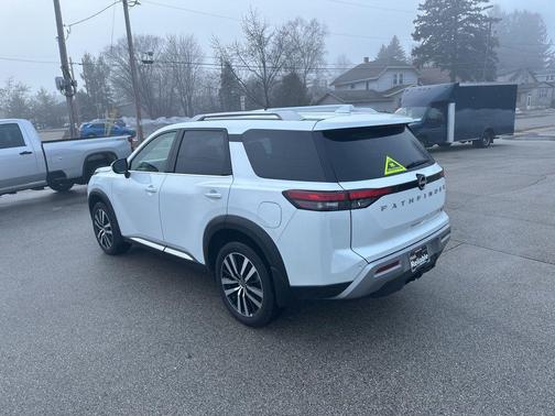 2025 Nissan Pathfinder Platinum 4WD