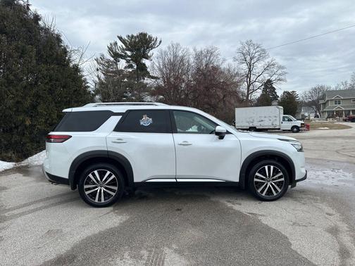 2025 Nissan Pathfinder Platinum 4WD